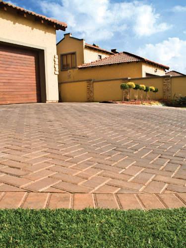 Bosun Bevel Bond Paver Installed to Create Modern Driveway