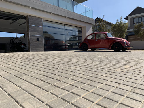 Bosun Cobble Paver Installed on Modern Driveway