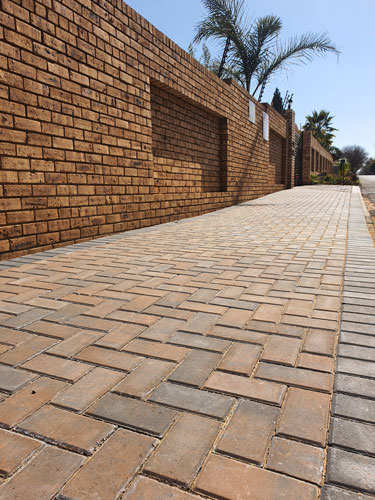 Sahara Coloured Bevel Bond Pavers Used to Pave a Roadside Walkway